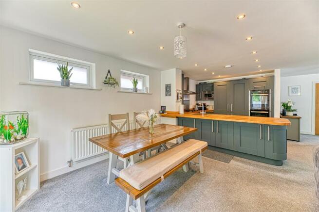 Kitchen/Dining Area