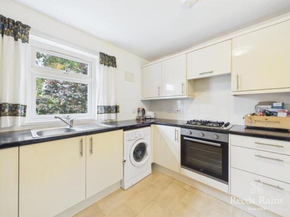 2 bed Apartment for sale Image 3