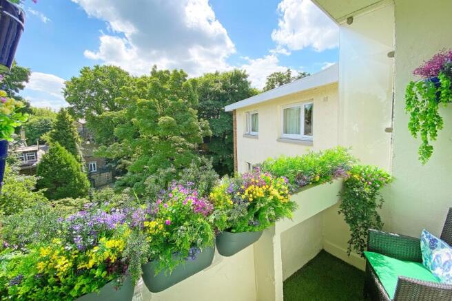 2 bed Flat for sale Image 7