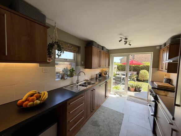 4 bed Detached for sale Image 7
