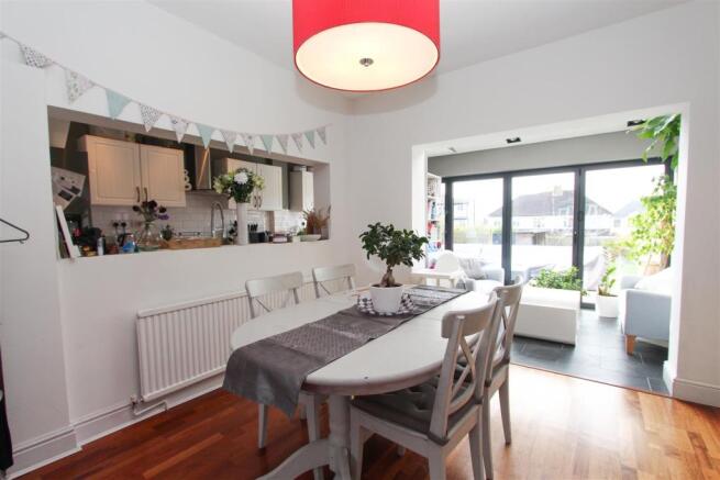 DINING ROOM.jpg