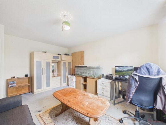 5 bed Detached for sale Image 11