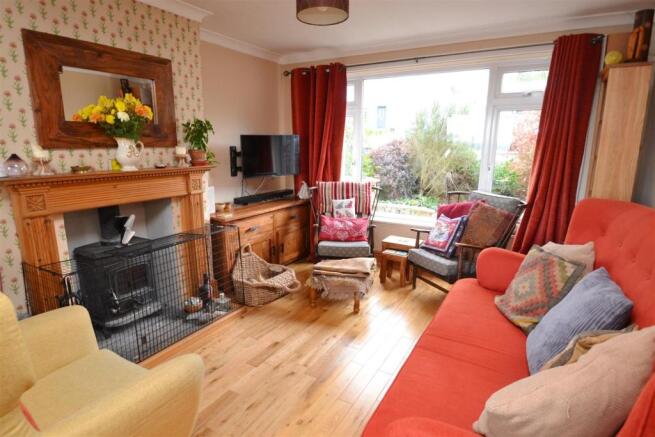 LIVING/DINING ROOM
