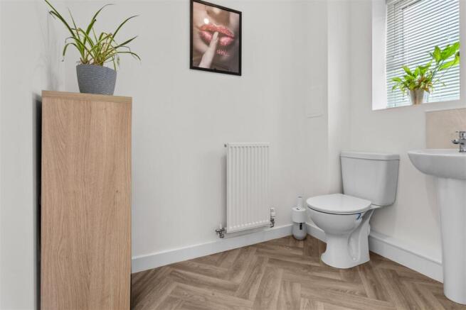 4 bed Detached for sale Image 7