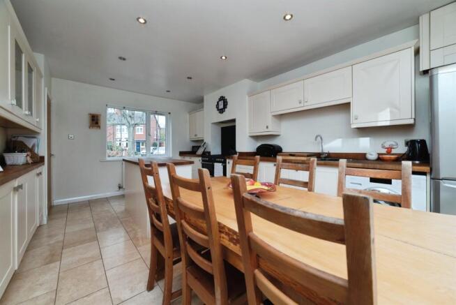 3 bed Semi-Detached for sale Image 5