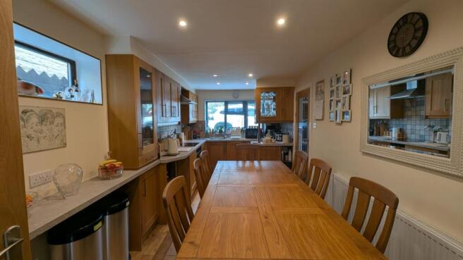 4 bed Detached for sale Image 4
