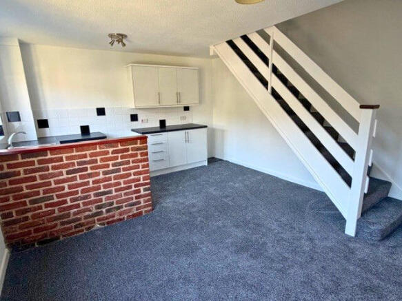 LOUNGE/KITCHEN