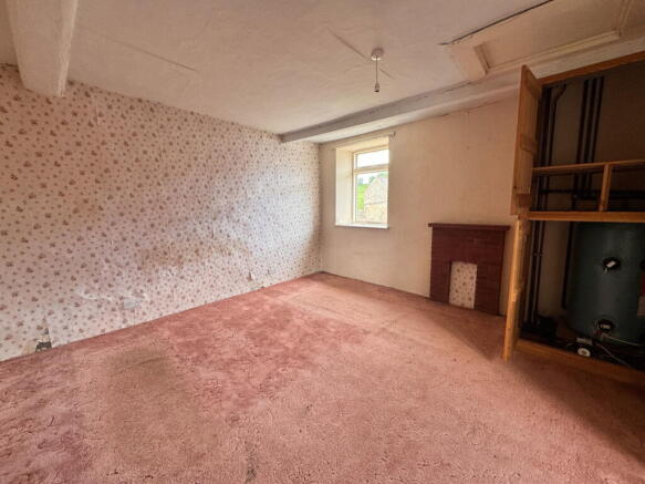 4 bed Detached for sale Image 8