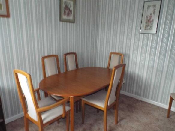 BEDROOM/DINING ROOM