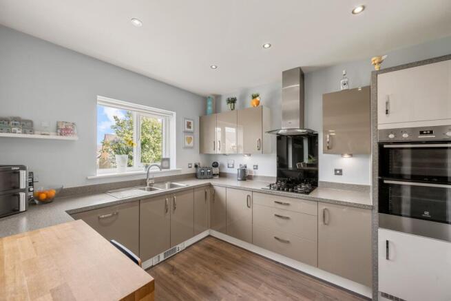 4 bed Detached for sale Image 5