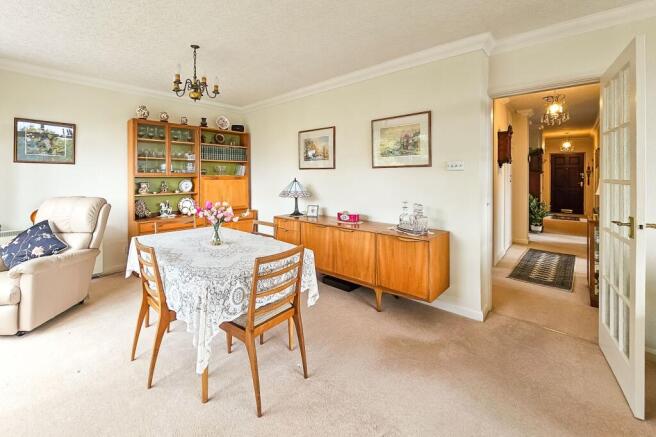 3 bed Flat for sale Image 9