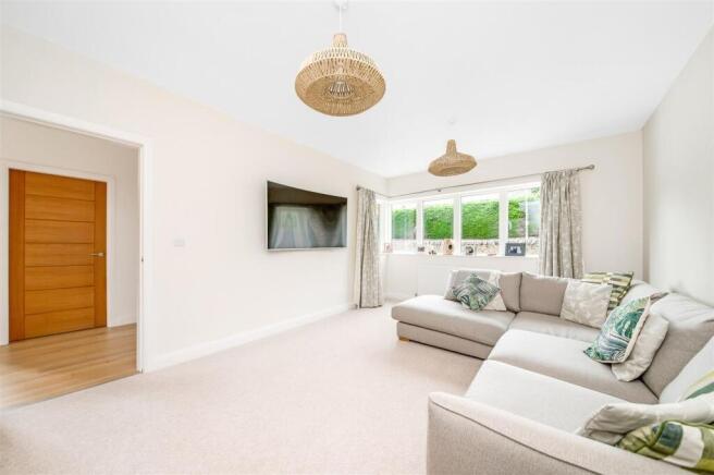 5 bed Detached for sale Image 7