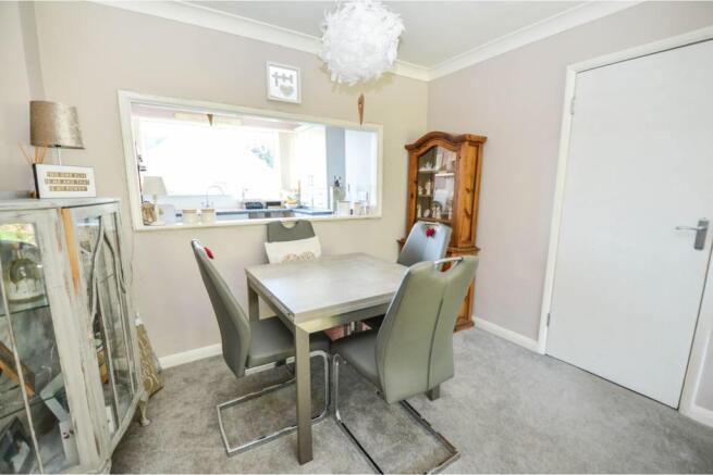 Lounge/Dining Room