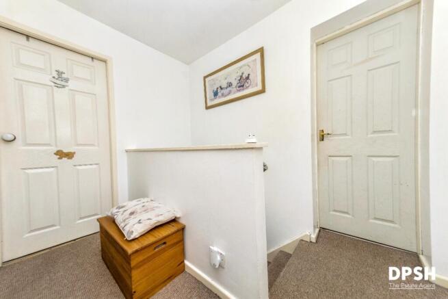 4 bed Semi-Detached for sale Image 12