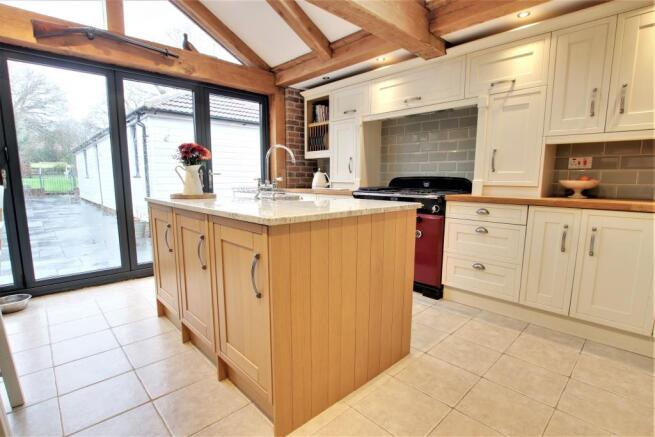 KITCHEN / FAMILY ROOM