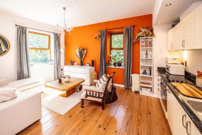 2 bed Apartment for sale Image 5