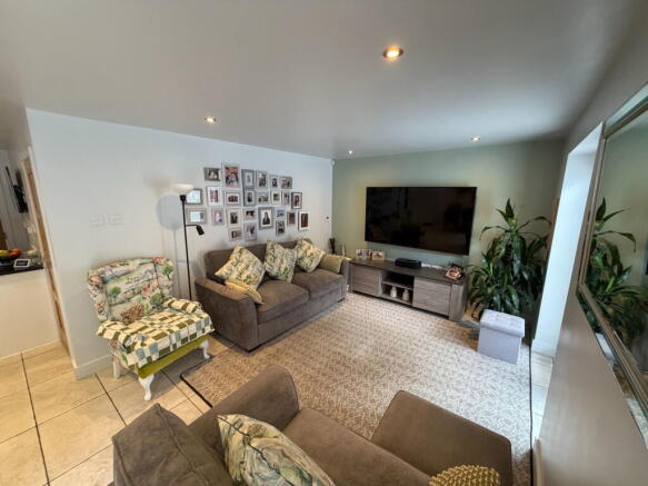 5 bed Detached for sale Image 6