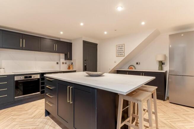 9 bed Town House for sale Image 11