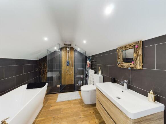 En Suite Bathroom First Floor