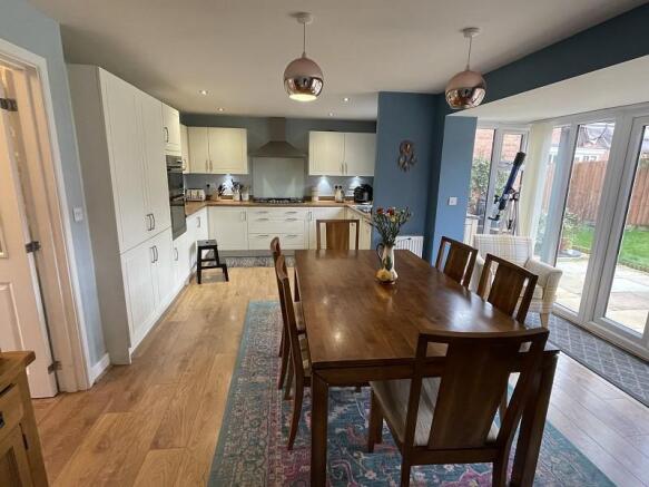 LIVING/KITCHEN/DINER