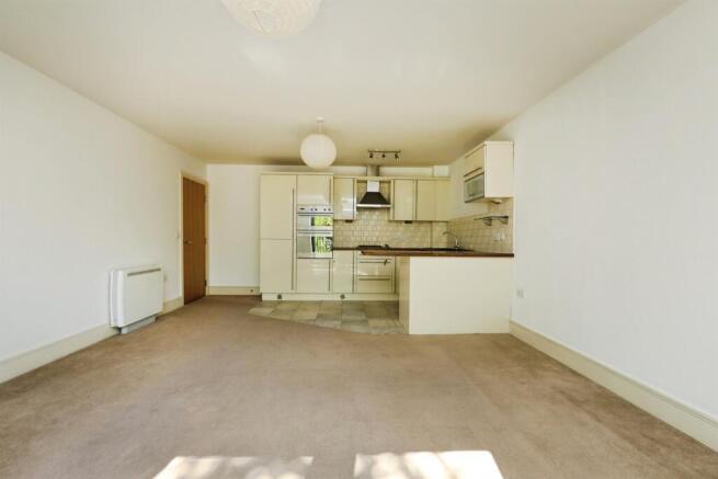 2 bed Flat for sale Image 7