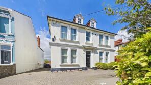 Flat 3, 169, Lyndhurst Road, Selden, Worthing BN11 2DG