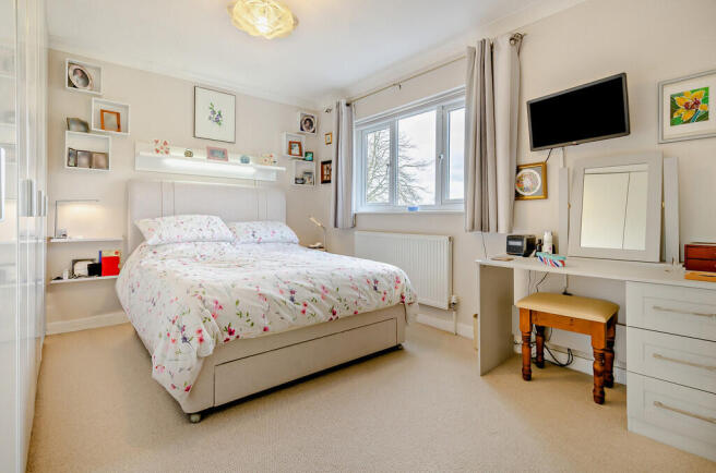 8682845-interior1...