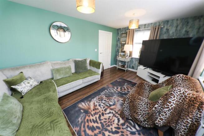 3 bed Semi-Detached for sale Image 5