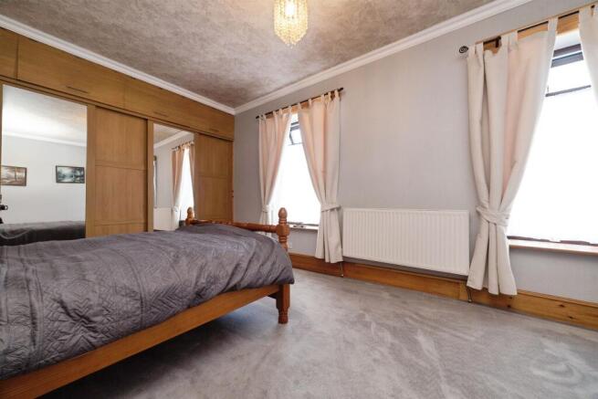 3 bed Terraced for sale Image 10