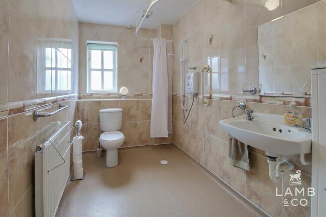 SHOWER ROOM