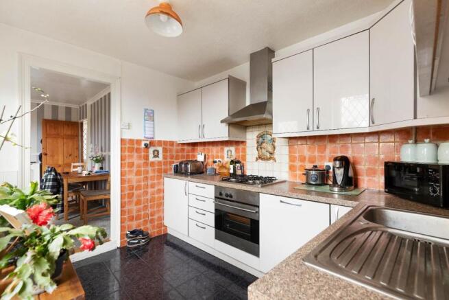Kitchen (2).jpg