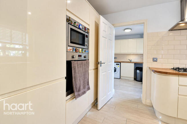 Campanula Close, Northampton photo 4