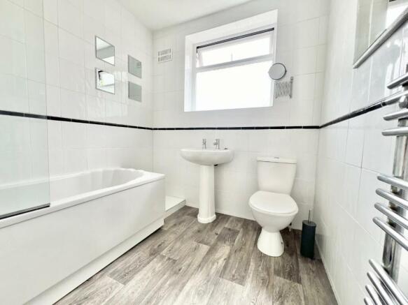 bathroom 2.jpg