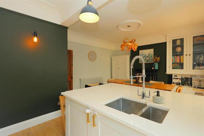 4 bed Semi-Detached for sale Image 12