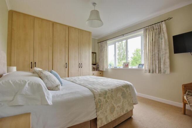 4 bed Detached for sale Image 6