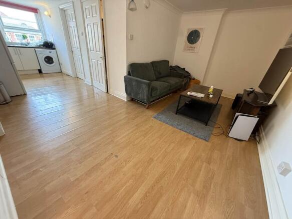 KITCHEN/LOUNGE AREA