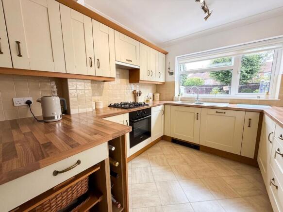 3 bed Detached Bungalow for sale Image 10