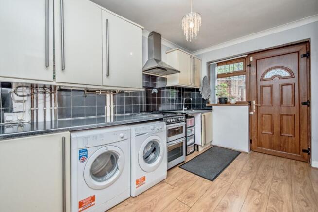 7 bed Semi-Detached for sale Image 8