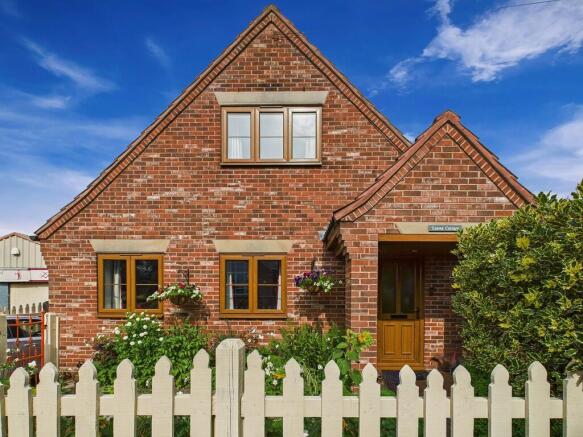 CAM04273G0-PR0175...