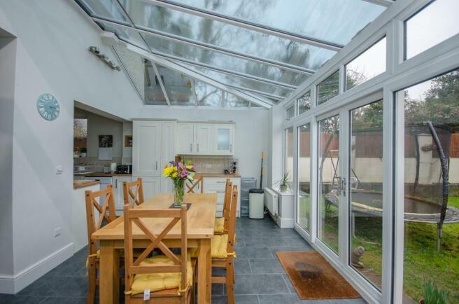 Sun room pic 2.jpg