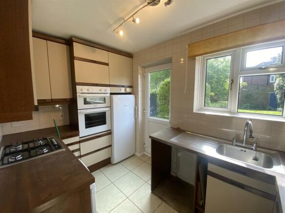 Kitchen 2.jpg