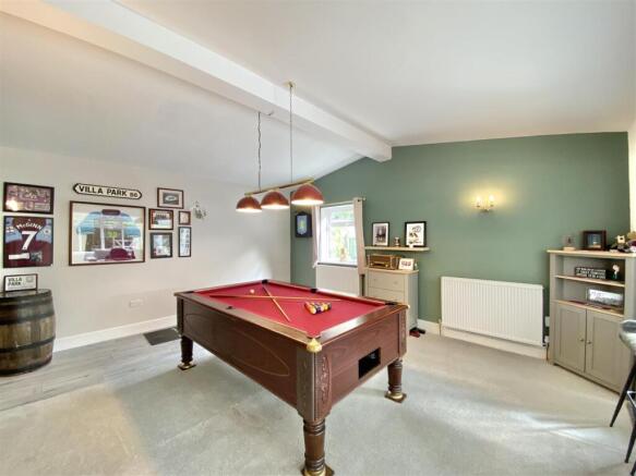 4 bed Semi-Detached for sale Image 10