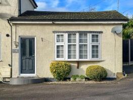 Flat 6, Landshill Court, Chadwick Road, Westcliff-on-sea SS0 8LS