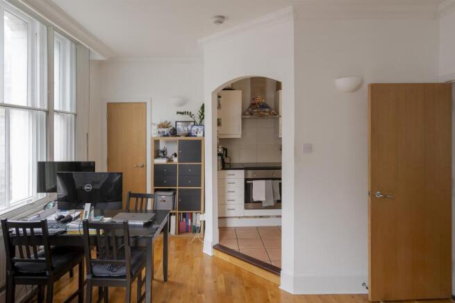 Fl.4, 35 Bush Lane - low res - NPP00120.jpg