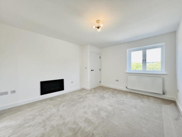 3 bed Town House for sale Image 4