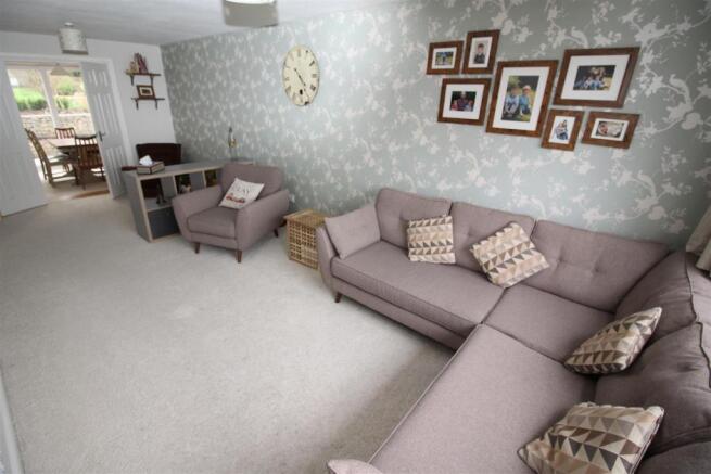 08 Lounge.JPG