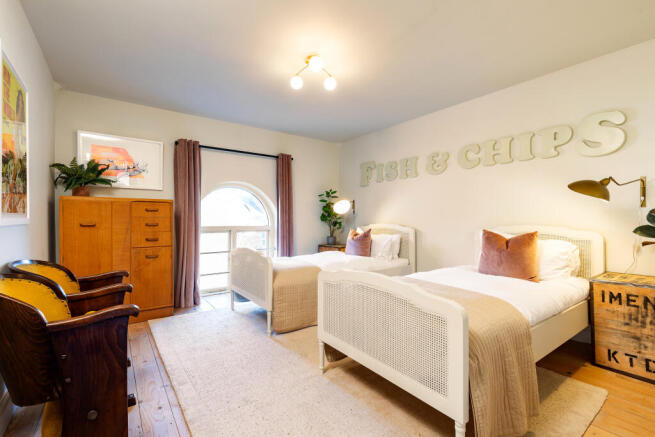4 bed Flat for sale Image 8