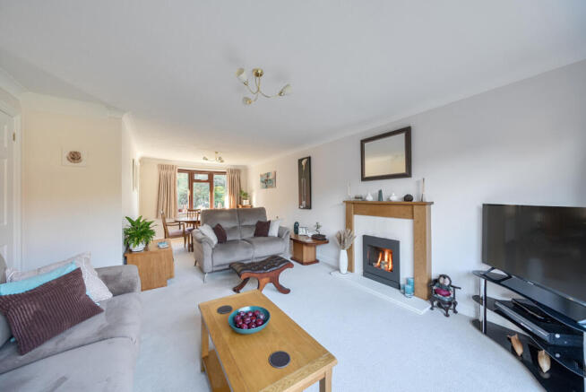 1395909-4-695e460...