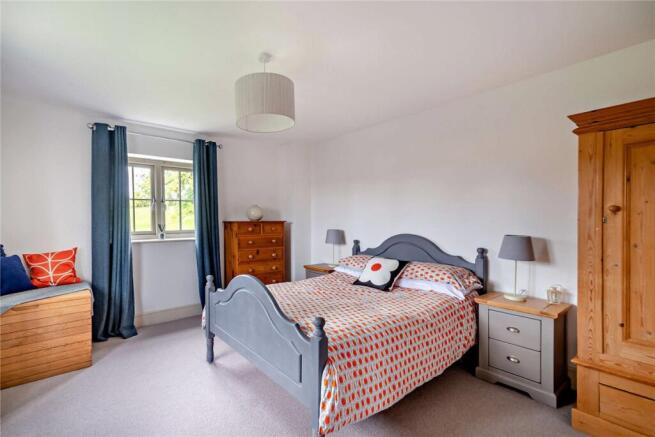 5 bed Detached for sale Image 12
