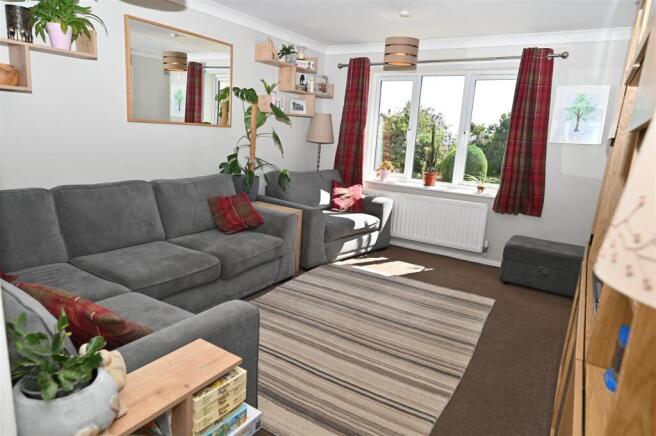 3 bed Semi-Detached for sale Image 3